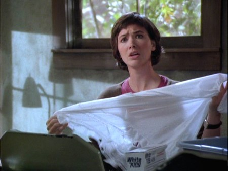 5-8 maggie laundromat 01